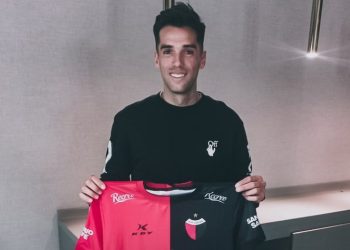 Colón oficializó la contratación de Mas
