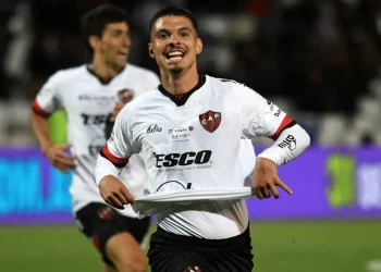 Llegó el tercer pasajero: Unión acordó de palabra la llegada de Tiago Banega