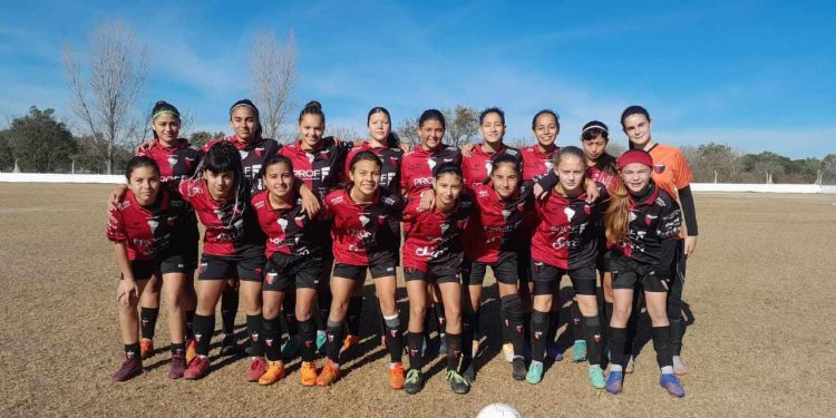 Victoria, la niña promesa del fútbol que acapara la atención en Colón