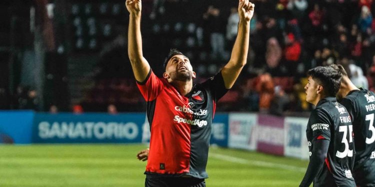 Colón le pagó una millonaria deuda a Boca por Wanchope