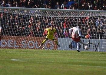 En los últimos 6 clásicos disputados en cancha de Colón se cobraron 5 penales: ¡no se falló ninguno!