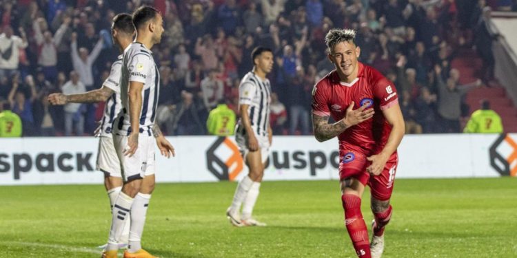 En la previa del duelo ante Colón, Argentinos le ganó a Talleres