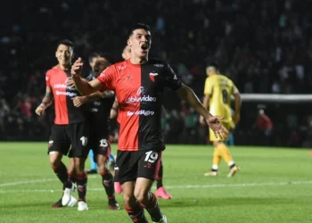 En un partido vibrante, Colón ganó y se ilusiona con la permanencia