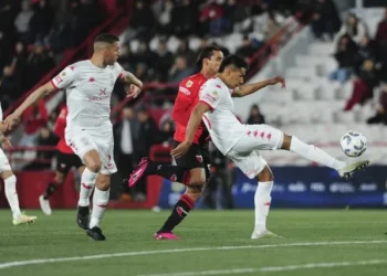 Colón cometió groseros errores y se volvió derrotado de Huracán