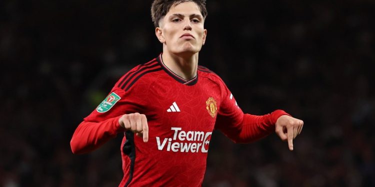 Con un gol de Garnacho, Manchester United le ganó a Crystal Palace por la EFL Cup