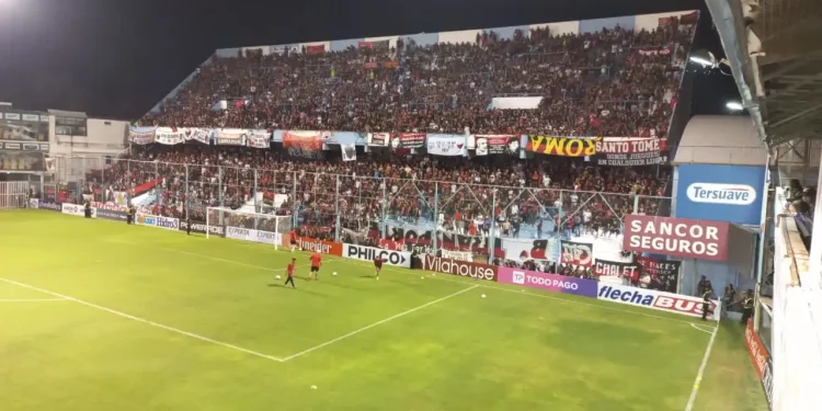 Colón vende entradas para acompañar al equipo a Rafaela por Copa Santa Fe