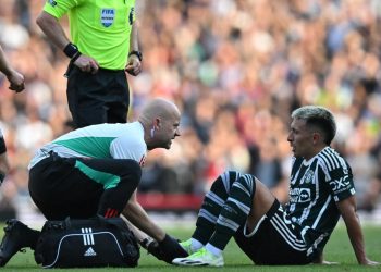 Lisandro Martínez llegó al país para jugar las Eliminatorias pero será evaluado por un golpe en su pie