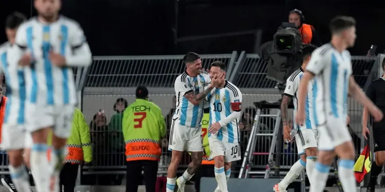 Messi no está lesionado pero podría no viajar a Bolivia 