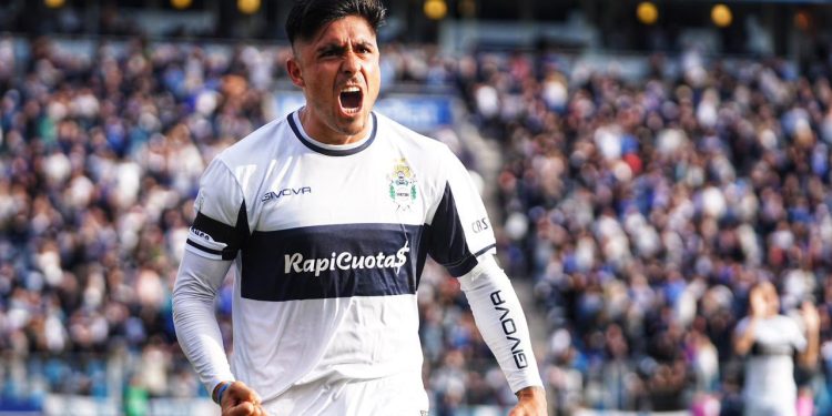 Gimnasia derrotó a Rosario Central y superó a Colón en la tabla anual