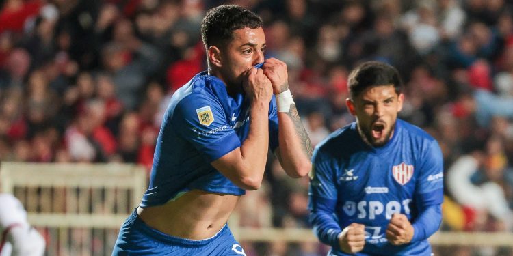 Unión hizo méritos para ganar pero se conformó con el empate ante un amarrete San Lorenzo