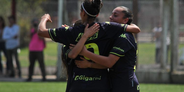 Las pibas de Unión vencieron a Barracas y no le pierden pisada a Chacarita