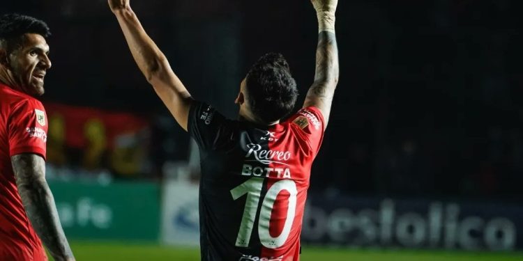 Rubén Botta encendió las alarmas: ¿llega frente a Barracas?