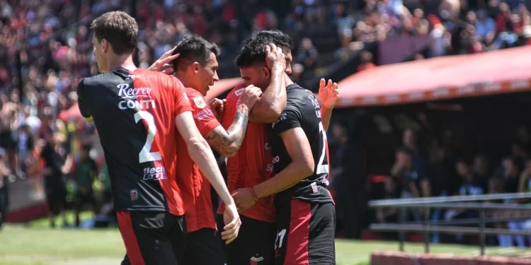 Colón ahuyenta a los fantasmas del descenso a puro sufrimiento
