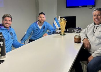 Chiqui Tapia repitió la «cábala» antes del partido de la Selección Argentina ante Paraguay