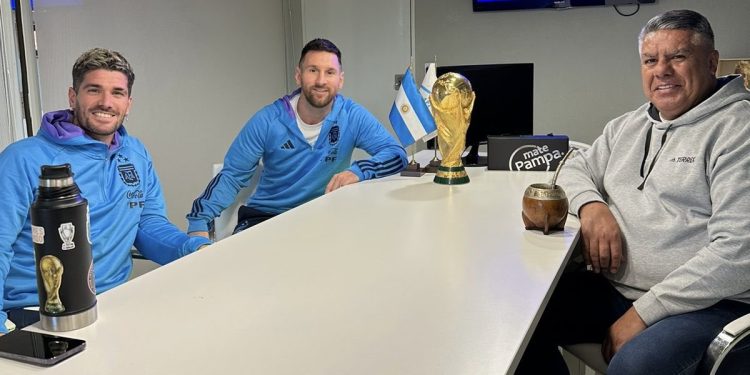 Chiqui Tapia repitió la «cábala» antes del partido de la Selección Argentina ante Paraguay