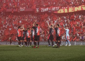 Botta entrenó con normalidad y jugará ante Barracas