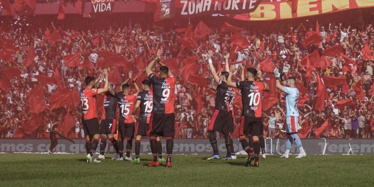 Botta entrenó con normalidad y jugará ante Barracas