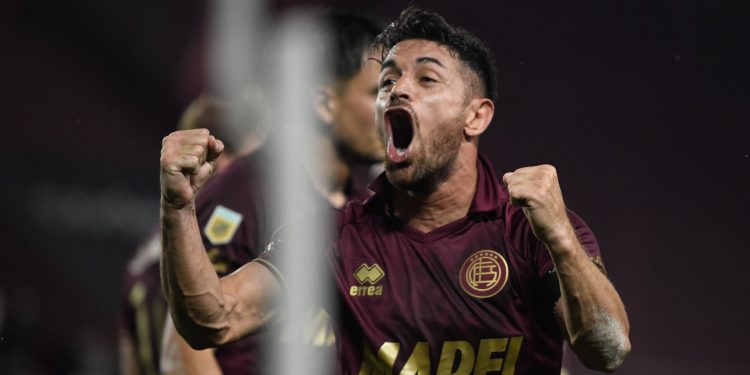 Lanús le ganó a Tigre y le dio una mano a Colón