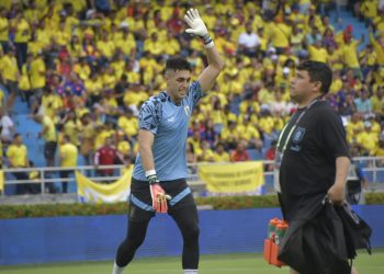 Santiago Mele hizo su debut oficial con la selección uruguaya en el 2-2 frente a Colombia
