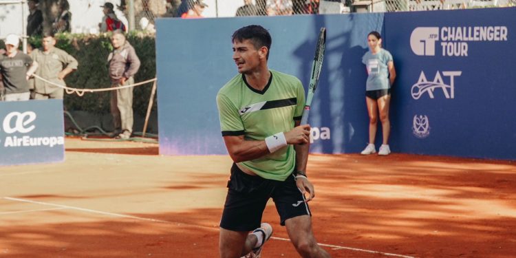 Mariano Navone sufrió más de la cuenta para derrotar a Comesaña y estar en cuartos de final en Santa Fe