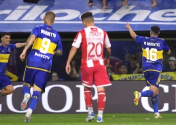 Luchó y metió, pero perdió y se complicó solo