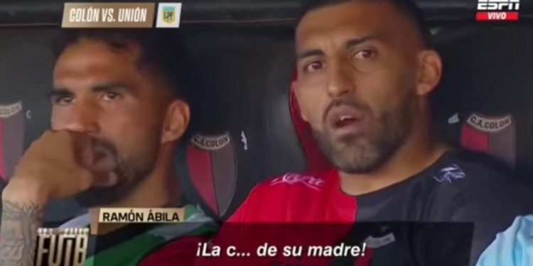 La bronca de Ábila luego de que Gorosito decida reemplazarlo en el Clásico Santafesino