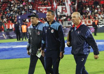 El descendido Arsenal, con bajas para recibir a Colón