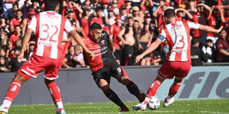 Corvalán: «Wanchope era el jugador que más nos estaba exigiendo»