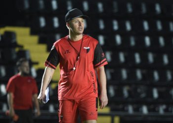 Damonte, hermético con el once de Colón: ¿Vuelve Chicco?