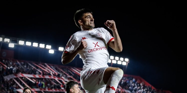 Huracán venció a Argentinos y dejó a Colón en zona de descenso
