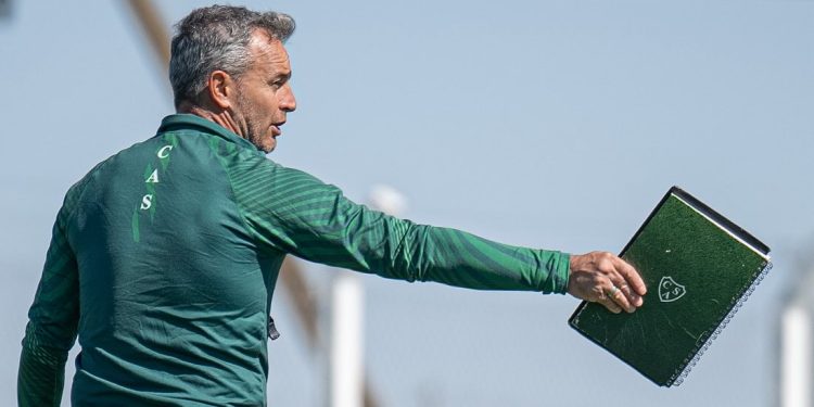 Sarmiento llega a Santa Fe con seis partidos sin triunfos