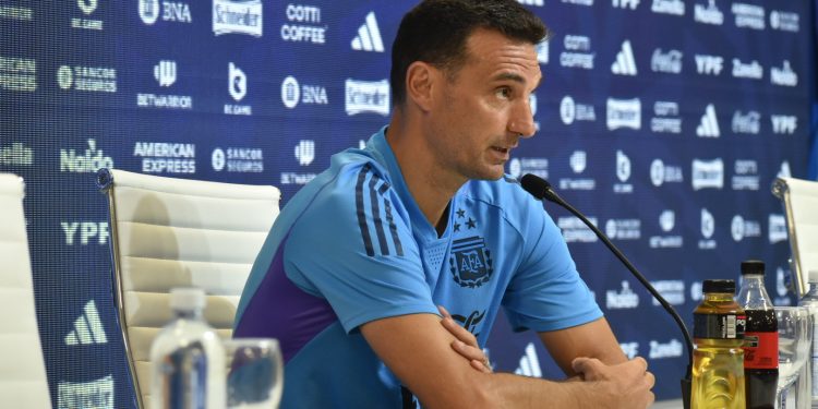 Scaloni se refirió a la presencia de Messi ante Perú: «Tomaremos la decisión mañana»