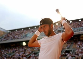Tomás Etcheverry debuto con un triunfo en el Masters 1000 de Paris
