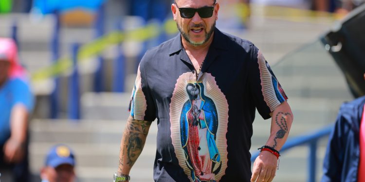 El Turco Mohamed dirigió con la camisa de una Virgen y será sancionado