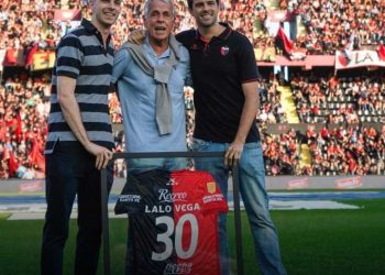 Por qué la dirigencia de Colón reconoció a Lalo Vega en la previa del partido ante River