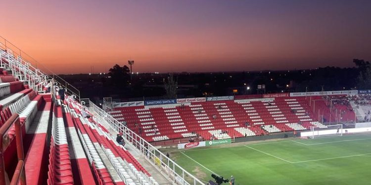 Detuvieron a dos personas que apedrearon e intentaron ingresar al Club Unión