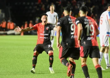 «Un pasito más… Fe», la arenga de un jugador de Colón que agitó las redes