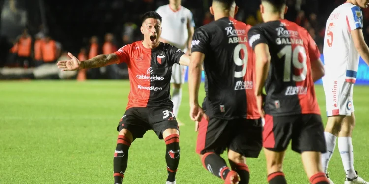 «Un pasito más… Fe», la arenga de un jugador de Colón que agitó las redes