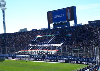 Vélez solicitó la habilitación total de su estadio para el choque ante Colón