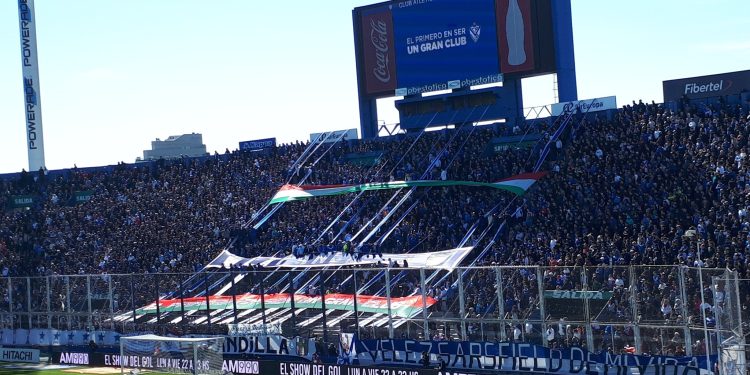 Vélez solicitó la habilitación total de su estadio para el choque ante Colón