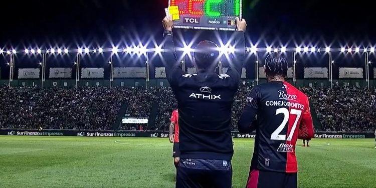 Los cambios de Damonte, uno de los focos de crítica de los hinchas de Colón