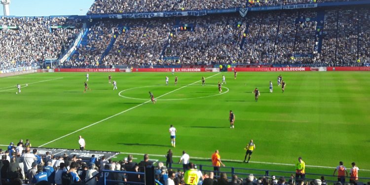 Colón perdió y jugará un desempate con Gimnasia