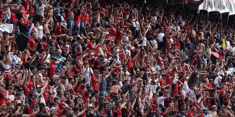 Los hinchas de Colón se autoconvocan para apoyar al plantel en la previa al duelo ante Talleres