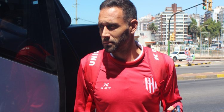 Más allá del tobillo maltrecho, Corvalán no se perdería la final ante Lanús