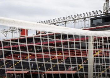 El partido de Colón y Talleres se retrasó 10 minutos