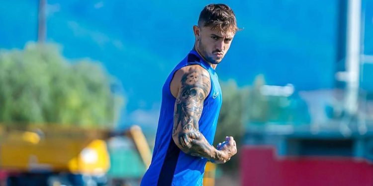 Pablo Maffeo llegó al país para estrenar la camiseta de la Selección Argentina