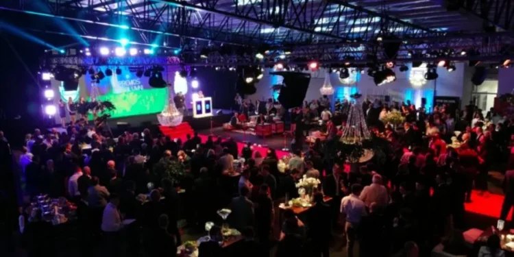 Se entregan los Premios Alumni en el predio de la AFA