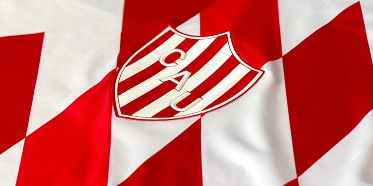 Unión presentó una camiseta homenaje a los 450 años de Santa Fe