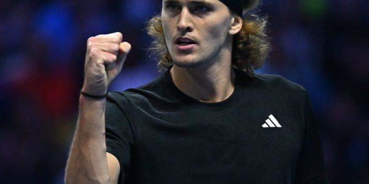 Zverev dio el golpe al imponerse a Alcaraz en el ATP Finals