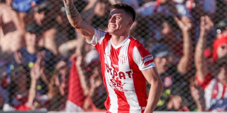 Racing se metió en la pelea por Kevin Zenón